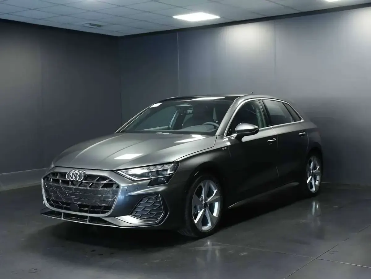 Nuova Audi A3 S-Line 150 CV (110 kW) 2025 Grigio daytona Berlina