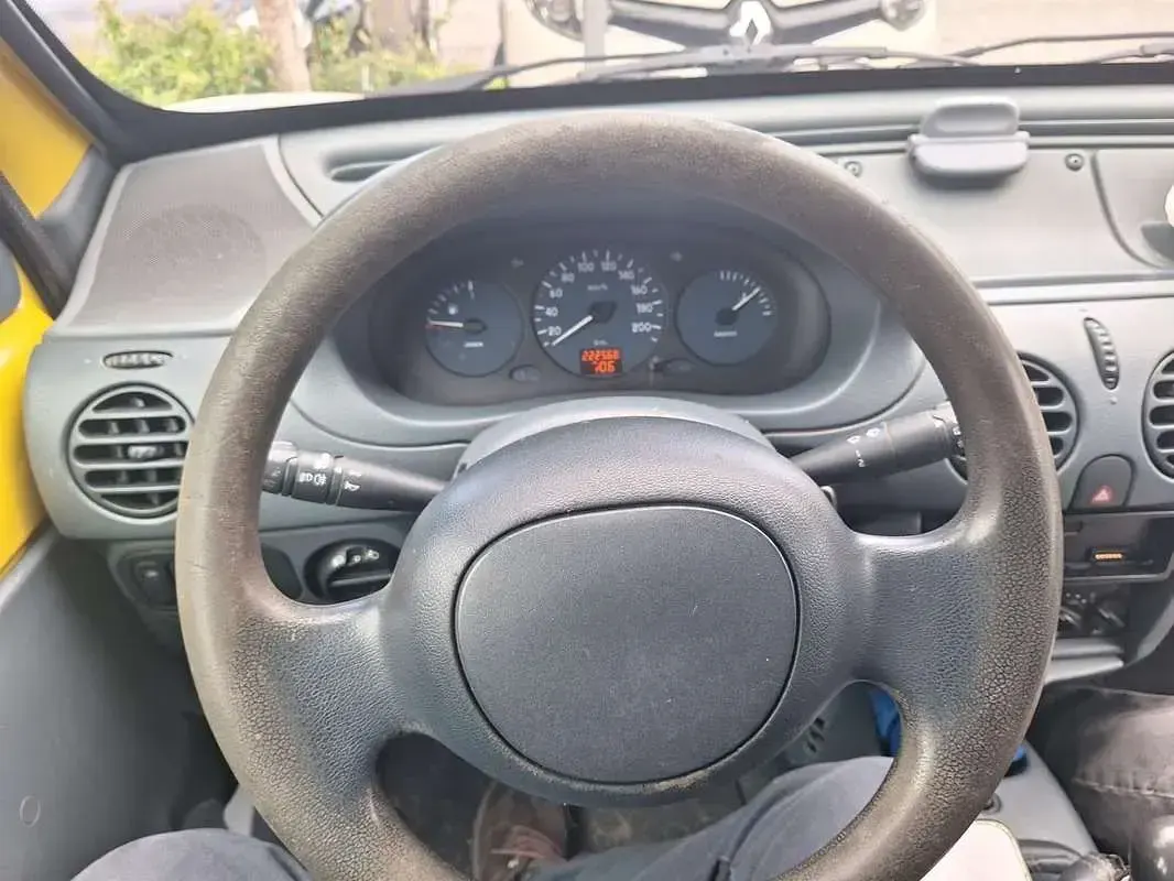 Usata Renault Kangoo 64 CV (47 kW) 1999 Monovolume
