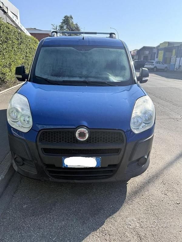 Usata Fiat Doblò 95 CV (69 kW) 2011 Blu Monovolume