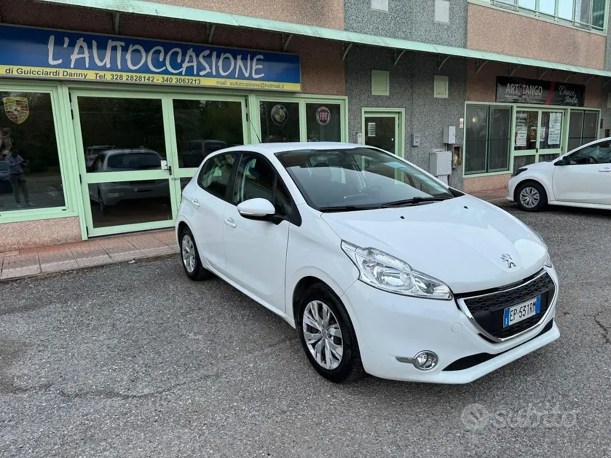 Usata Peugeot 208 Active 67 CV (49 kW) 2013 Bianco Utilitaria