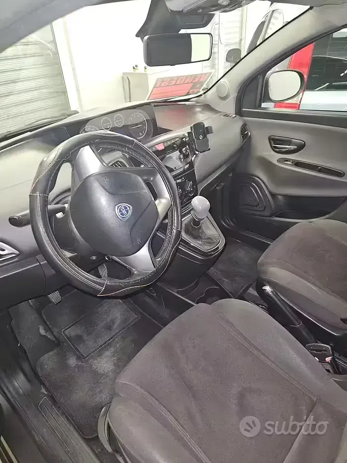 Usata Lancia Ypsilon 69 CV (50 kW) 2012 Grigio Utilitaria