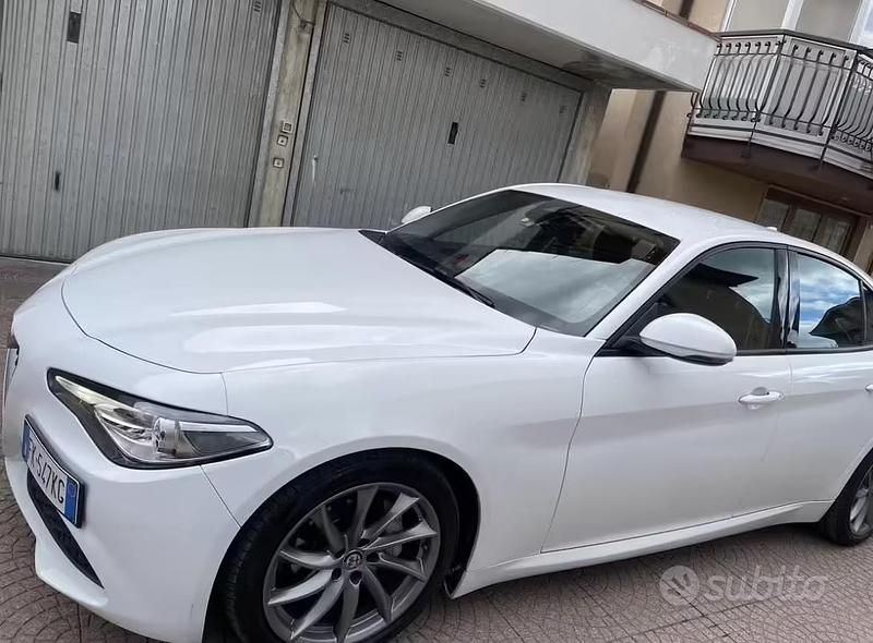 Usata Alfa Romeo Giulia 150 CV (110 kW) 2017 Bianco Berlina