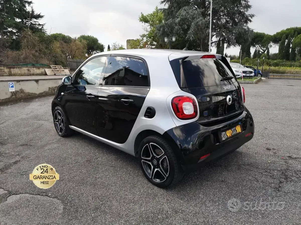 Usata Smart ForFour Electric Drive Passion 41 kW (56 CV) 2018 Nero Berlina