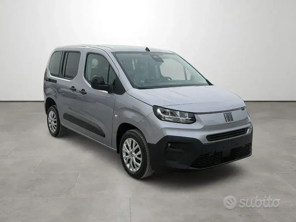 Uusi Fiat Doblò 131 HP (96 kW) 2026 Harmaa Tila-auto