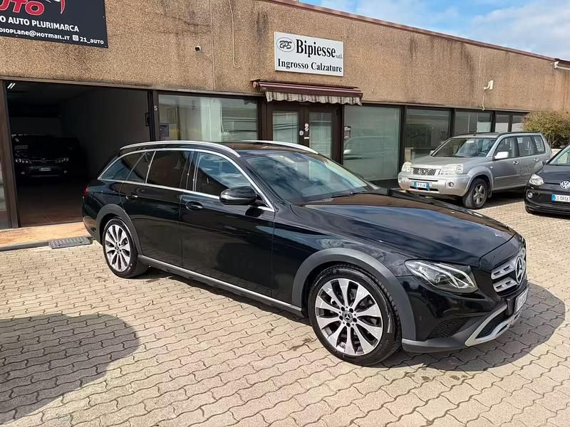 Usata Mercedes E220 All-Terrain Premium Plus 194 CV (142 kW) 2017 Nero Station wagon