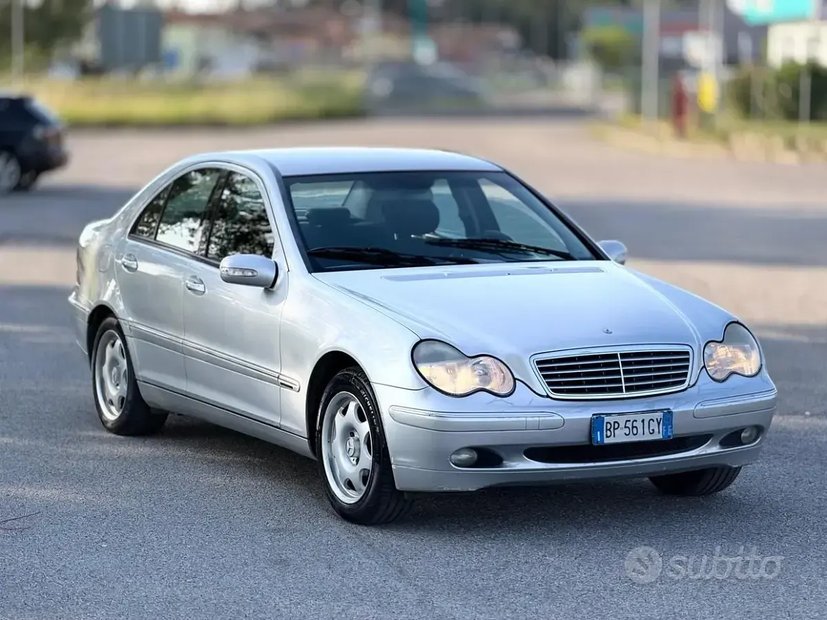 Usata Mercedes C200 163 CV (119 kW) 2000 Grigio Berlina