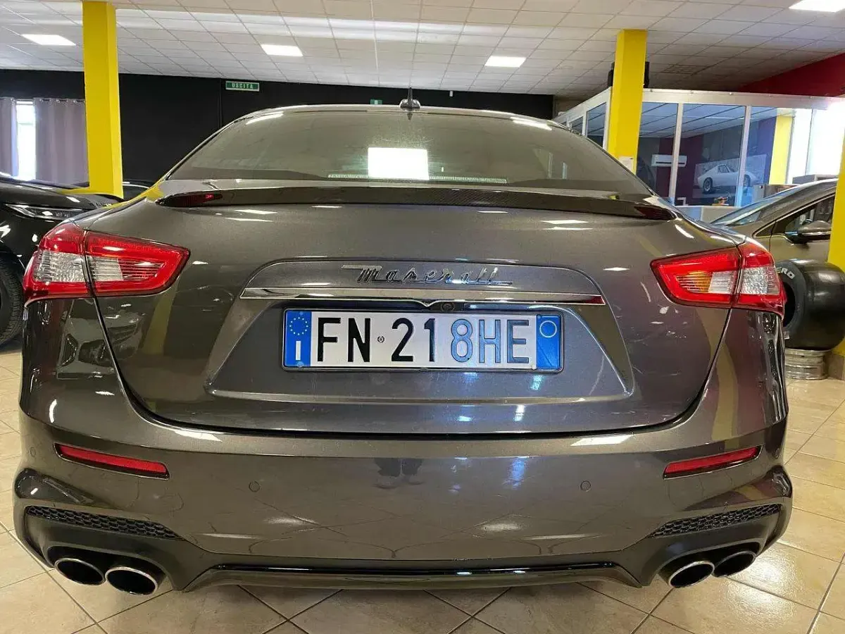 Usata Maserati Ghibli 349 CV (256 kW) 2018 Grigio scuro Berlina
