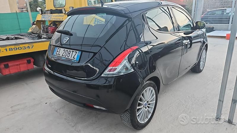 Gebraucht Lancia Ypsilon S 69 PS (50 kW) 2011 Schwarz Kleinwagen