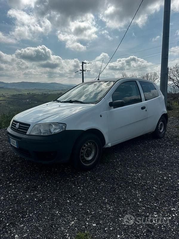 Usata Fiat Punto Dynamic 70 CV (51 kW) 2006 Bianco Utilitaria