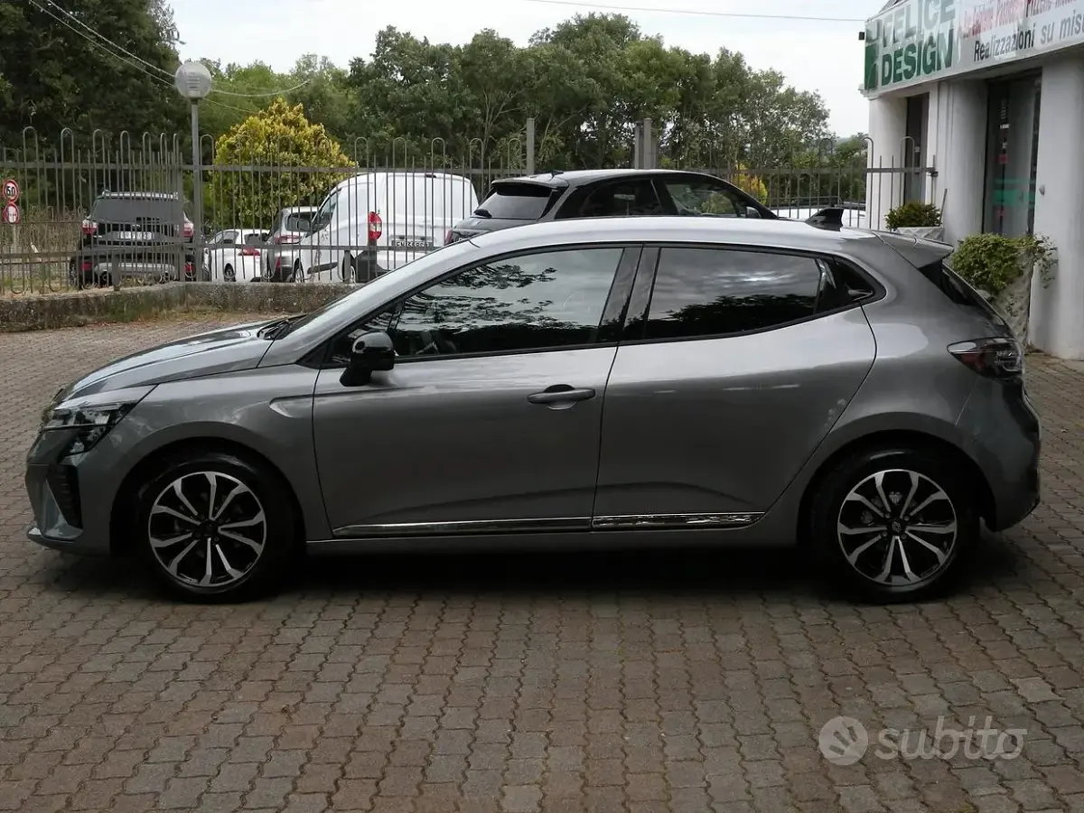 Usata Renault Clio V Techno 91 CV (66 kW) 2025 Grigio Berlina