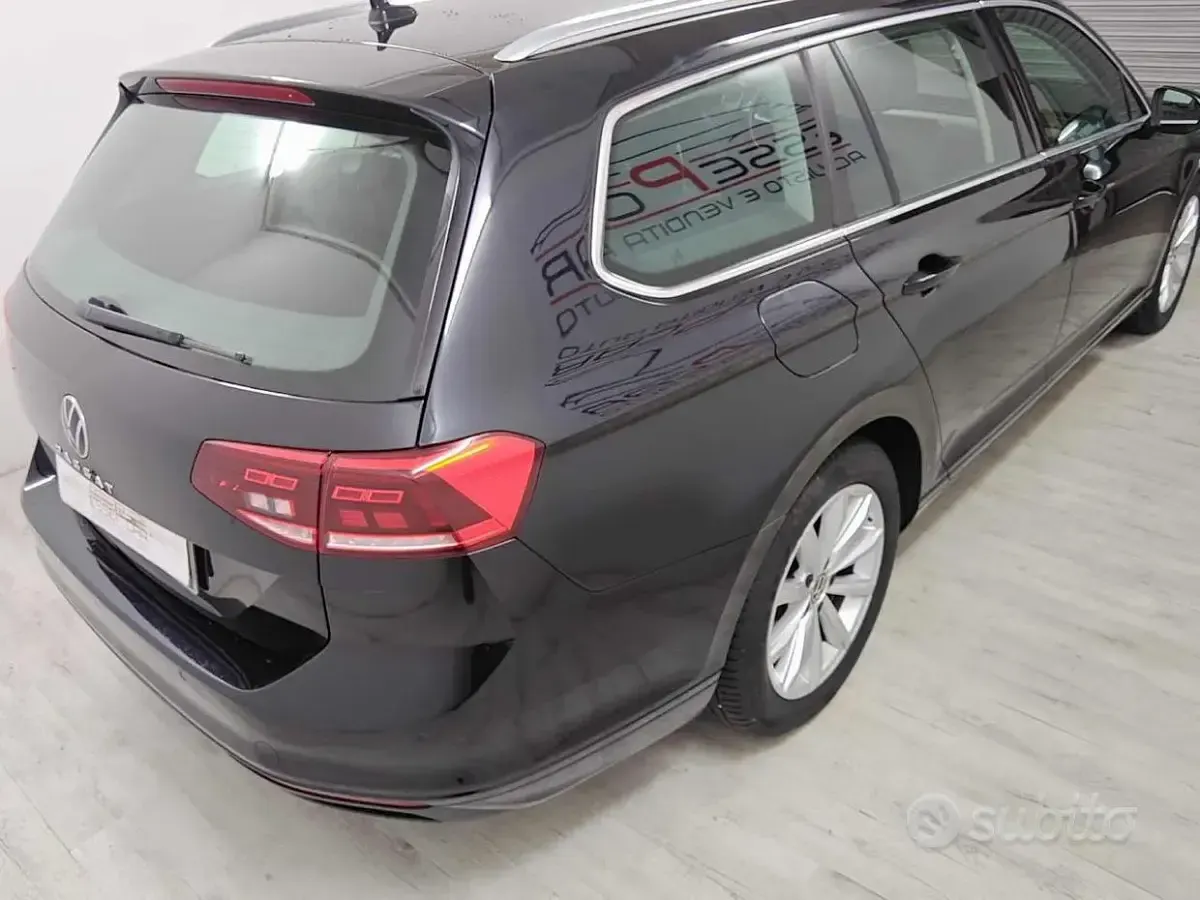 Usata VW Passat Business 122 CV (89 kW) 2021 Nero Station wagon