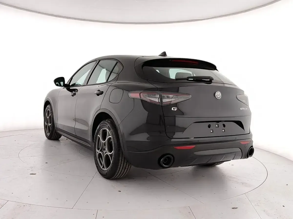 Nuova Alfa Romeo Stelvio Sprint 209 CV (153 kW) 2025 Nero SUV