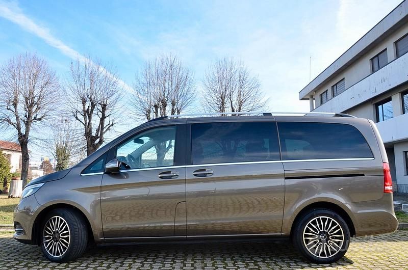 Usata Mercedes V250 Premium 190 CV (139 kW) 2015 Grigio Monovolume