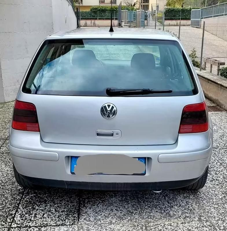 Usata VW Golf IV 110 CV (80 kW) 2002 Berlina