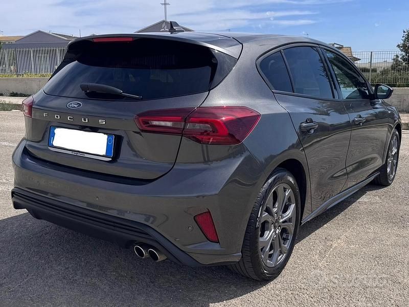 Usata Ford Focus ST-Line X 120 CV (88 kW) 2022 Grigio Utilitaria