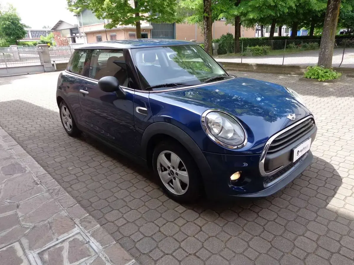 Begagnad Mini One D Business 95 HK (69 kW) 2017 Blå Halvkombi