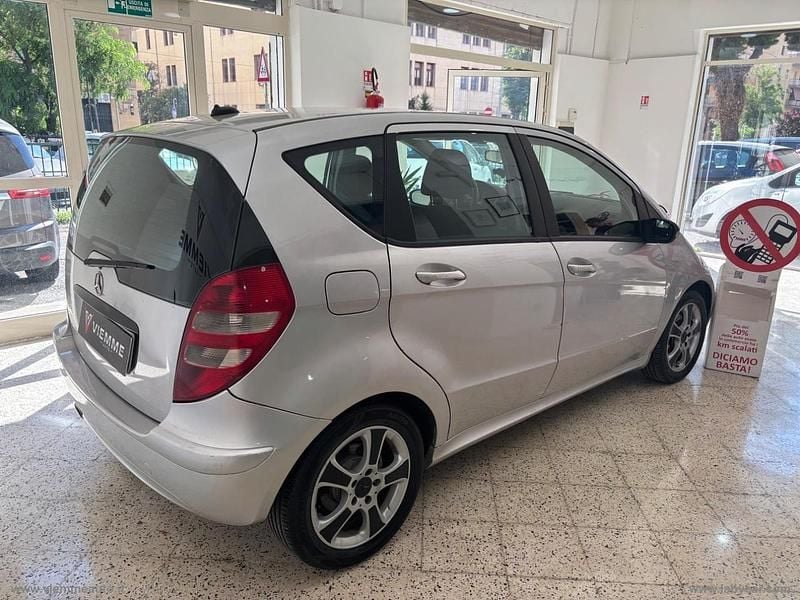 Usata Mercedes A180 Elegance 109 CV (80 kW) 2011 Argento Berlina