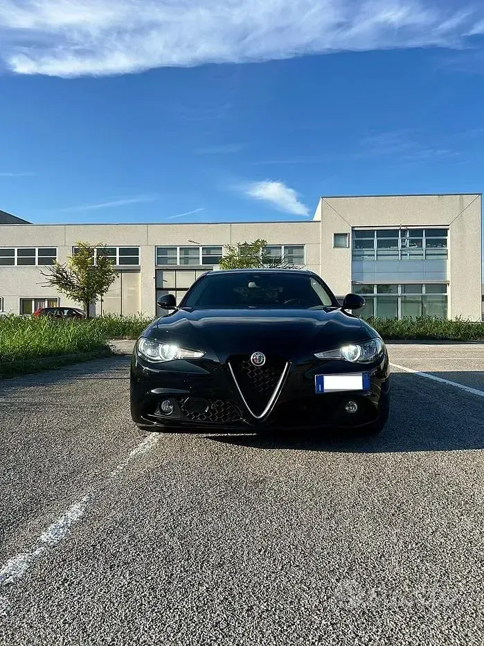 Usata Alfa Romeo Giulia Super 150 CV (110 kW) 2016 Nero Berlina