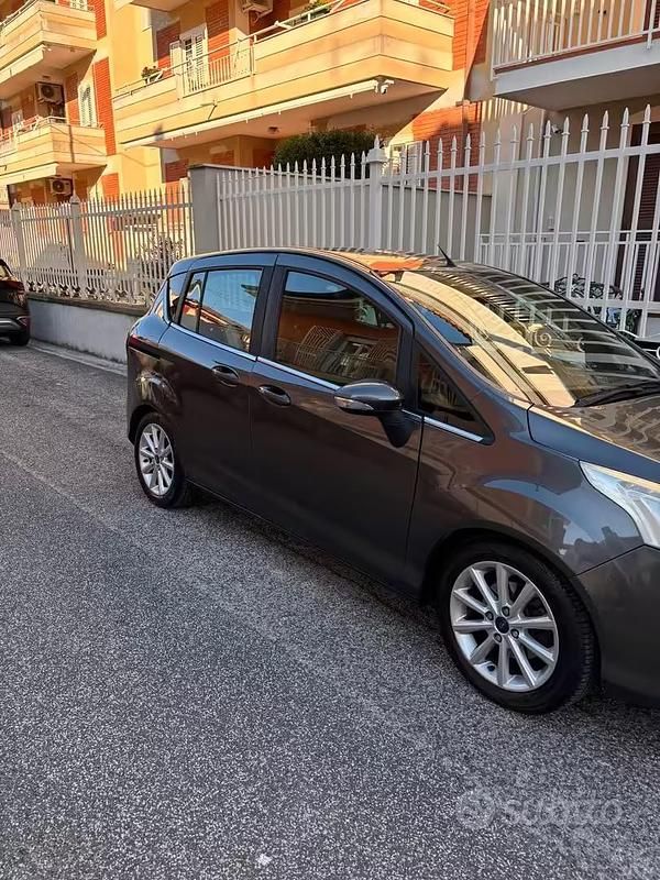 Usata Ford B-MAX 75 CV (55 kW) 2015 Grigio Monovolume