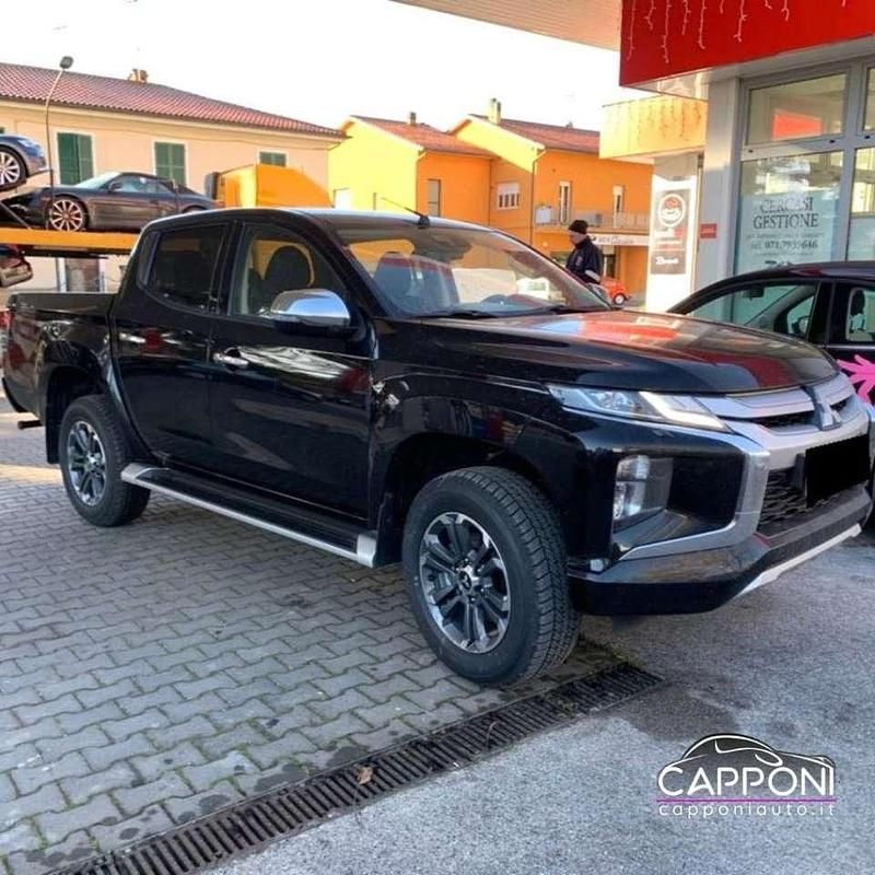 Nero Nuova 2025 Mitsubishi L200 Select Pick-up | 40.200 € - Immagine 1/4