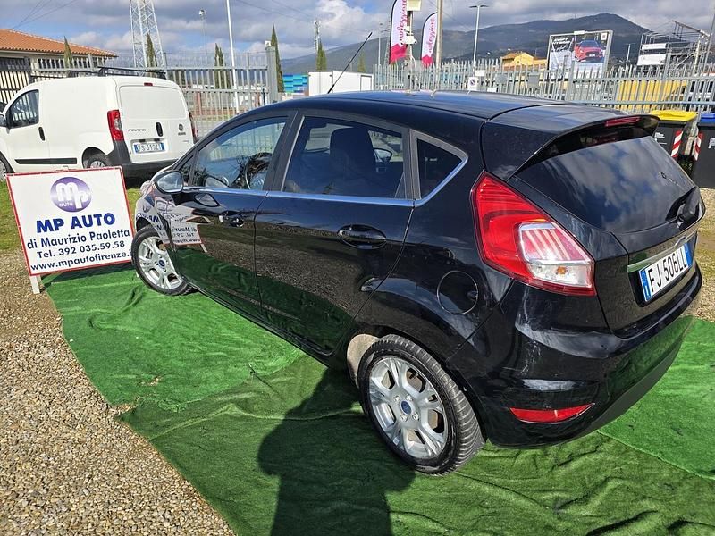 Usata Ford Fiesta Titanium 74 CV (54 kW) 2017 Nero Utilitaria