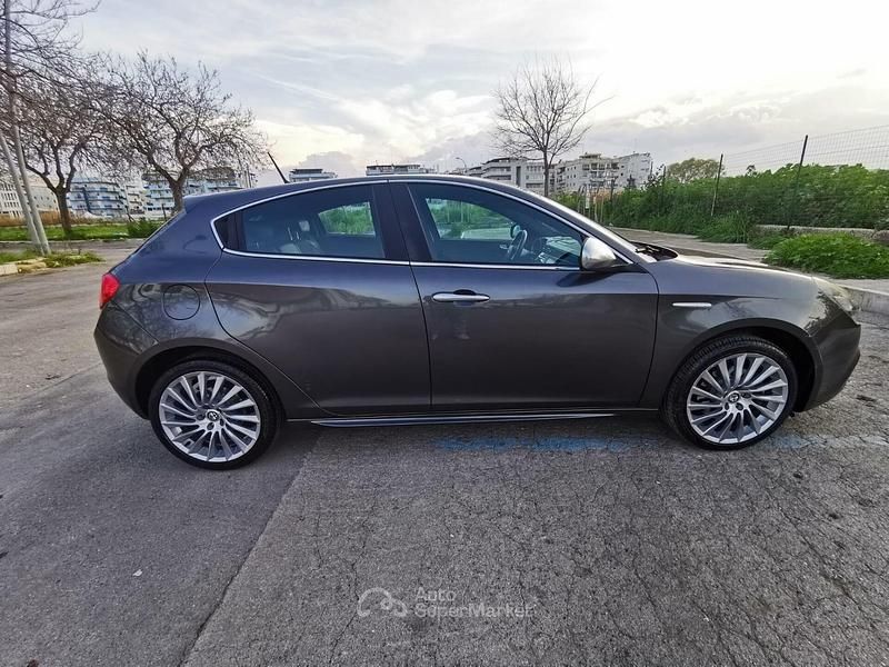 Usata Alfa Romeo Giulietta Distinctive 170 CV (125 kW) 2010 Grigio Utilitaria