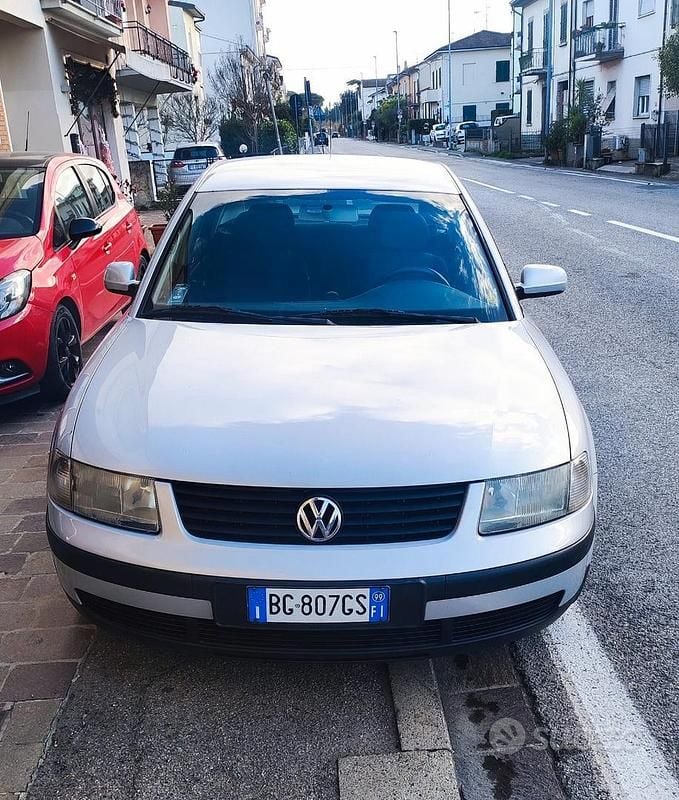 Usata VW Passat Trendline 110 CV (80 kW) 1999 Grigio Berlina