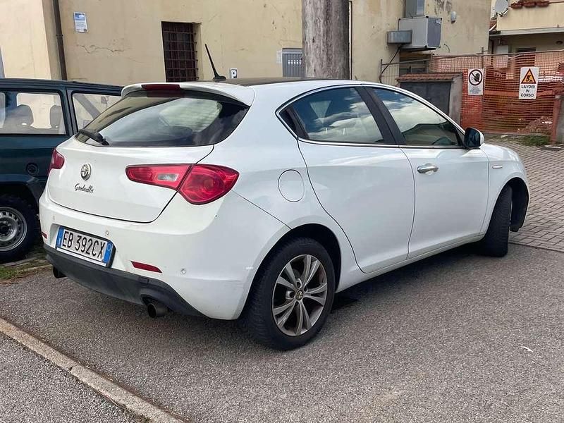 Bianco Usata 2010 Alfa Romeo Giulietta Distinctive Due volumi | 8500 € (Buon prezzo) - Immagine 1/3