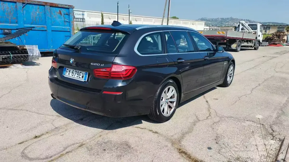 Usata BMW 520 Luxury Line 184 CV (135 kW) 2015 Grigio Station wagon