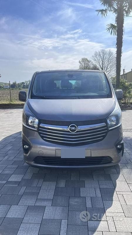 Usata Opel Vivaro 2015 Grigio Monovolume