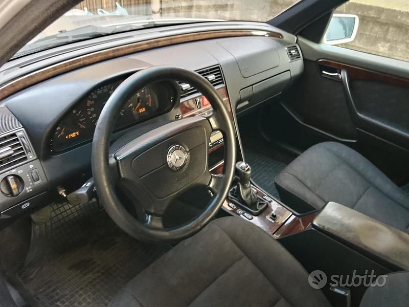 Usata Mercedes C250 Elegance 150 CV (110 kW) 1997 Grigio Berlina