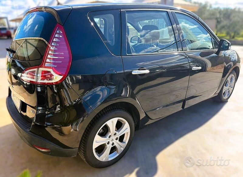 Usata Renault Scénic III 110 CV (80 kW) 2011 Nero Monovolume