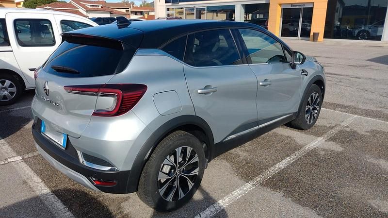 Usata Renault Captur Techno 91 CV (66 kW) 2024 Argento SUV