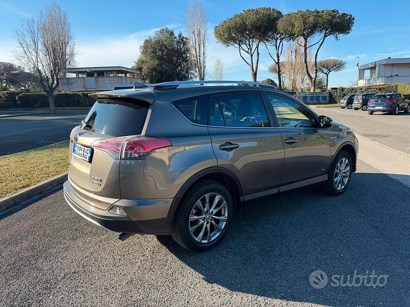 Usata Toyota RAV4 Lounge 2017 Marrone SUV