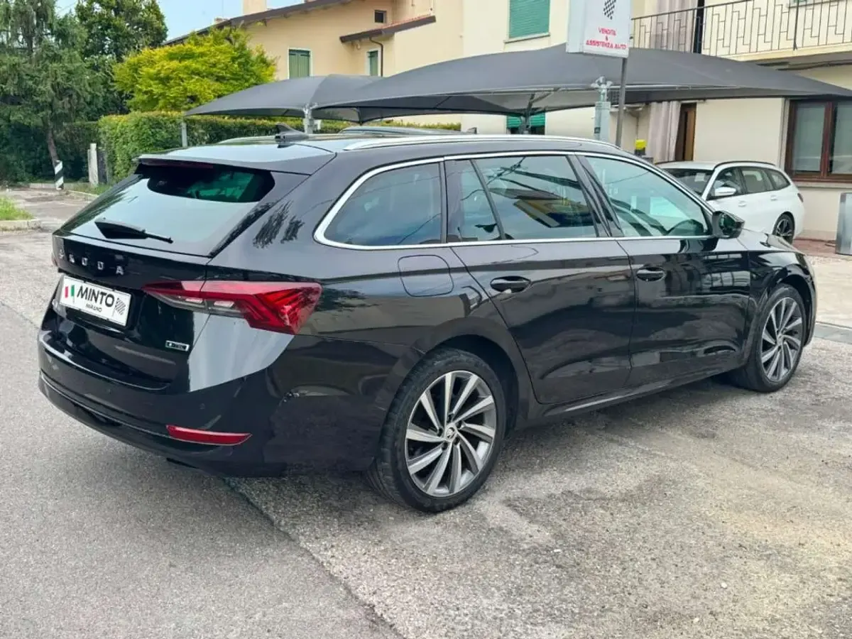 Usata Skoda Octavia SportLine 150 CV (110 kW) 2022 Nero Station wagon