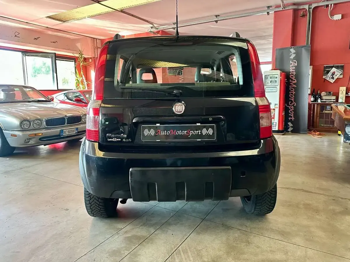 Usata Fiat Panda 4x4 Climbing 75 CV (55 kW) 2011 Nero Utilitaria
