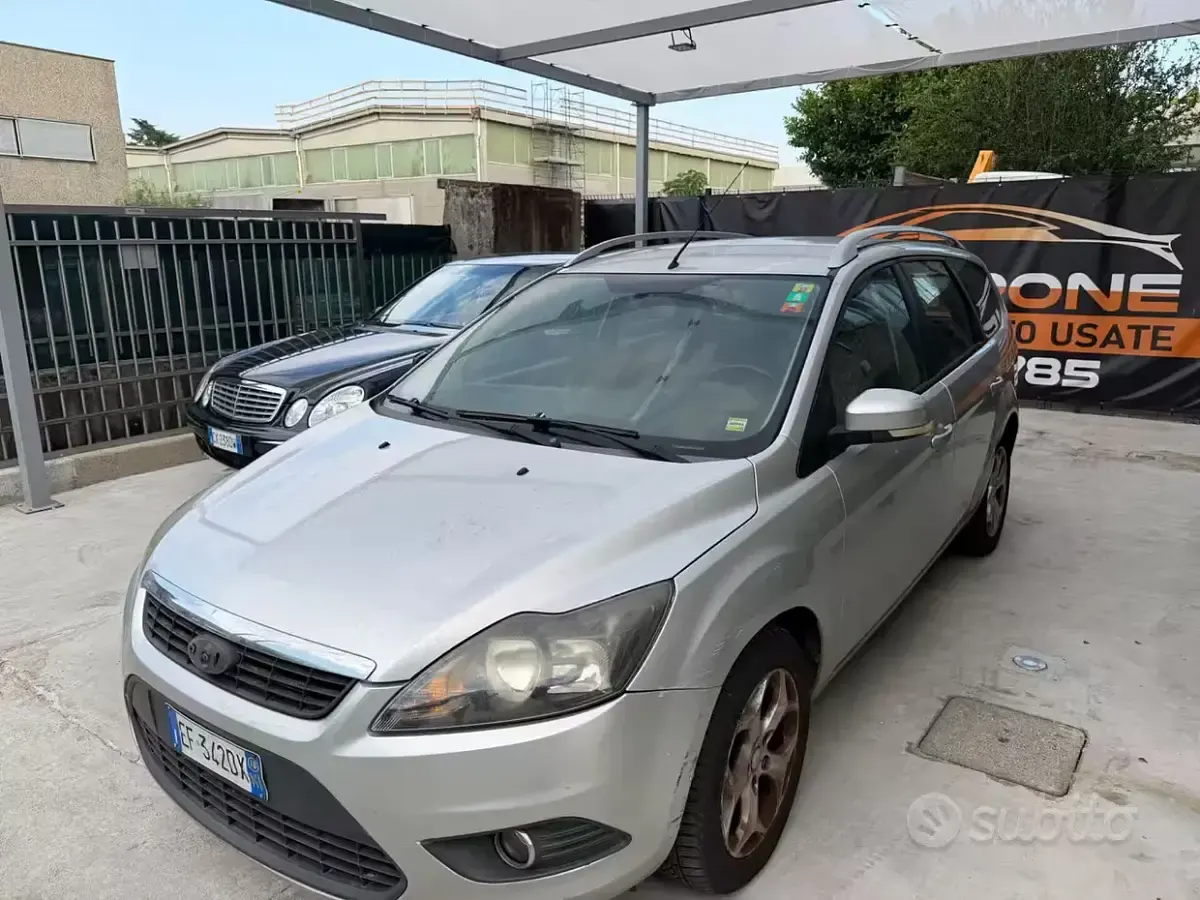 Usata Ford Focus 109 CV (80 kW) 2010 Grigio Station wagon