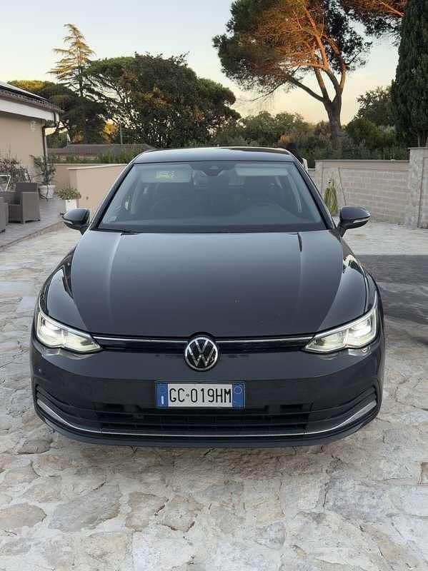 Usata 2020 VW Golf VIII Style Tre volumi | 19.999 € (Buon prezzo) - Immagine 1/4