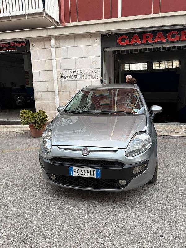 Usata Fiat Grande Punto 75 CV (55 kW) 2011 Grigio Utilitaria