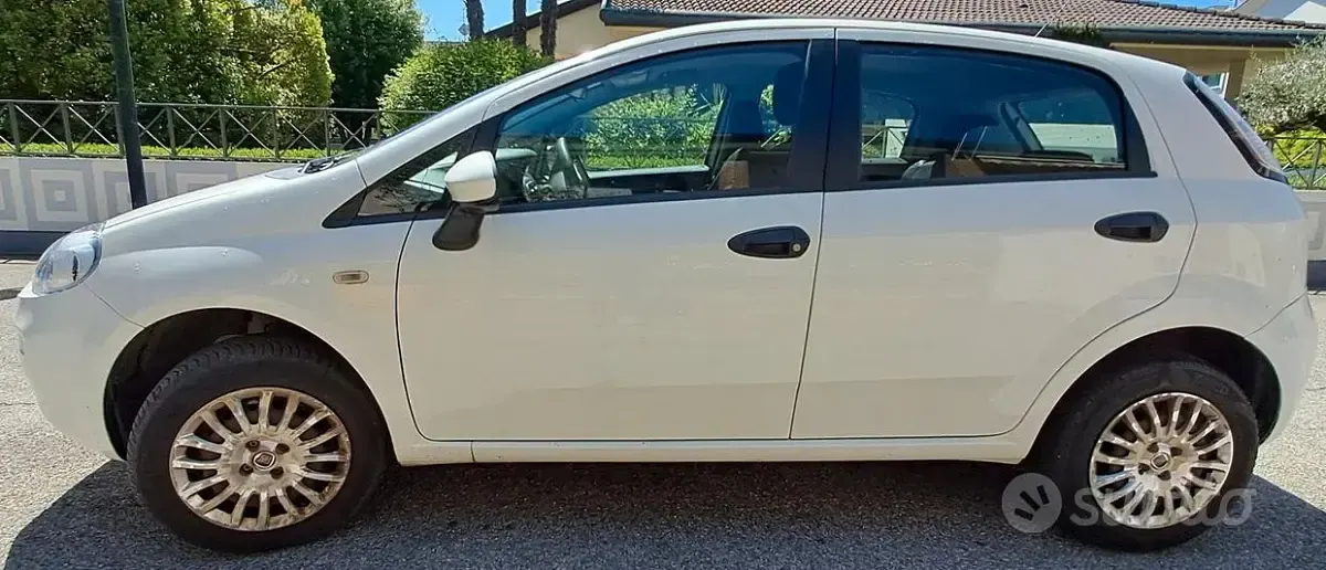 Usata Fiat Grande Punto 77 CV (56 kW) 2013 Bianco Utilitaria