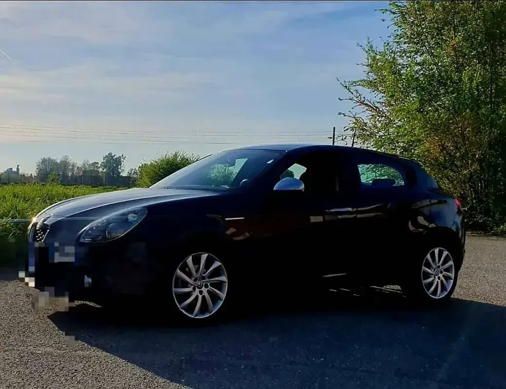 Usata Alfa Romeo Giulietta Super 120 CV (88 kW) 2018 Nero Utilitaria