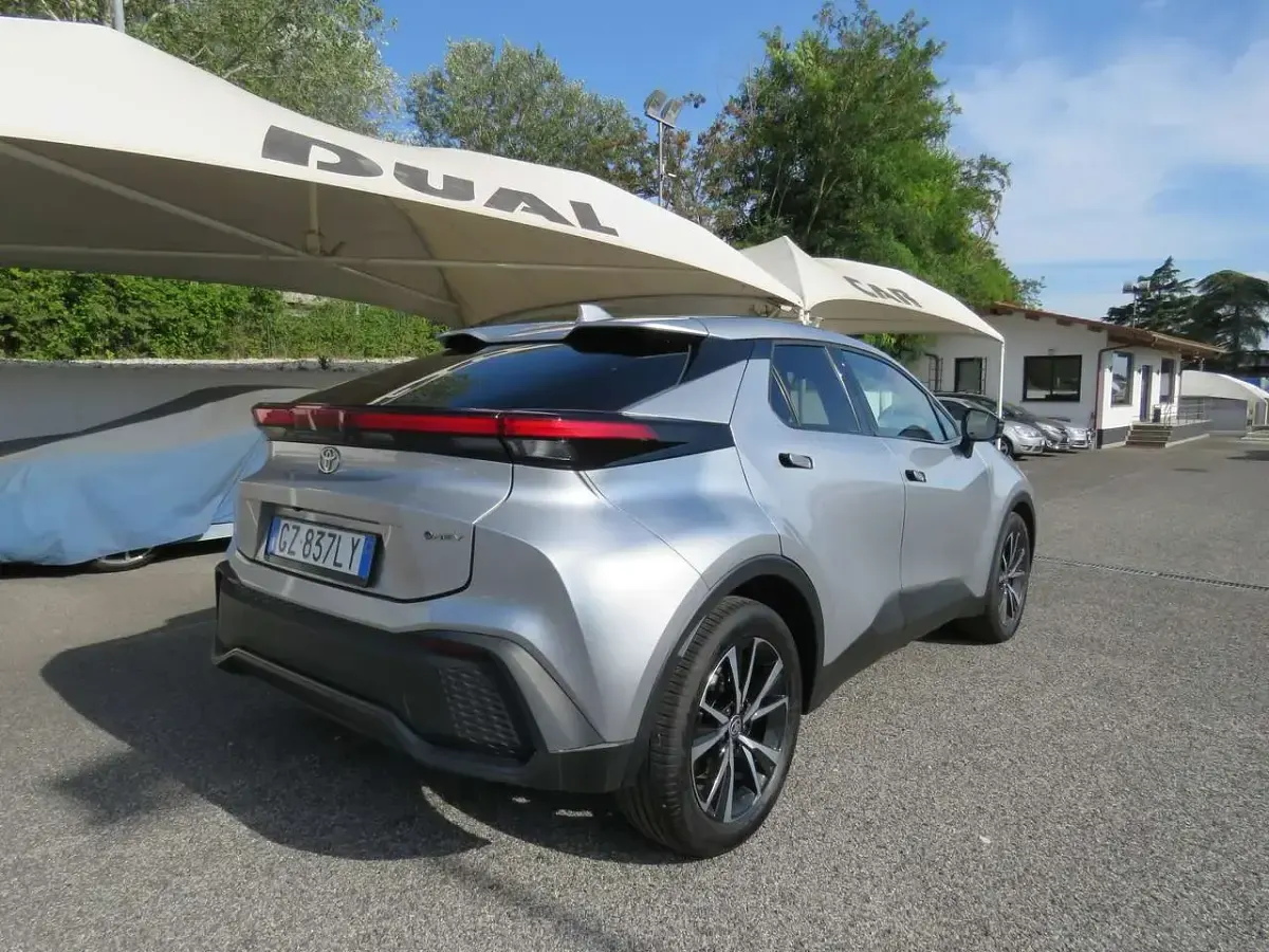 Usata Toyota C-HR Trend 98 CV (72 kW) 2025 Argento SUV