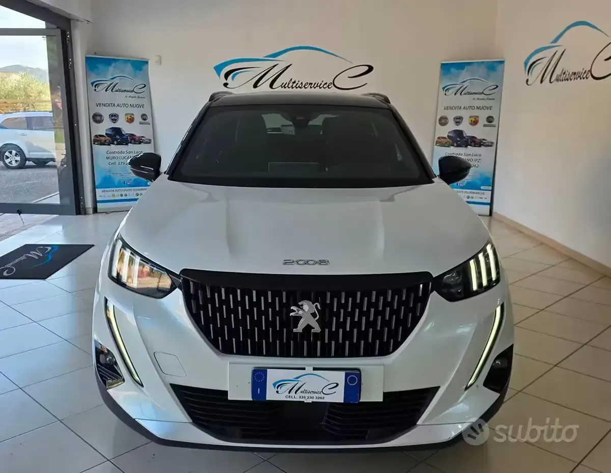 Usata Peugeot 2008 GT 131 CV (96 kW) 2022 Bianco SUV