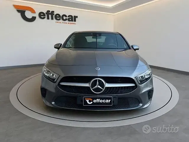 Usata Mercedes A180 Business 116 CV (85 kW) 2021 Grigio Berlina