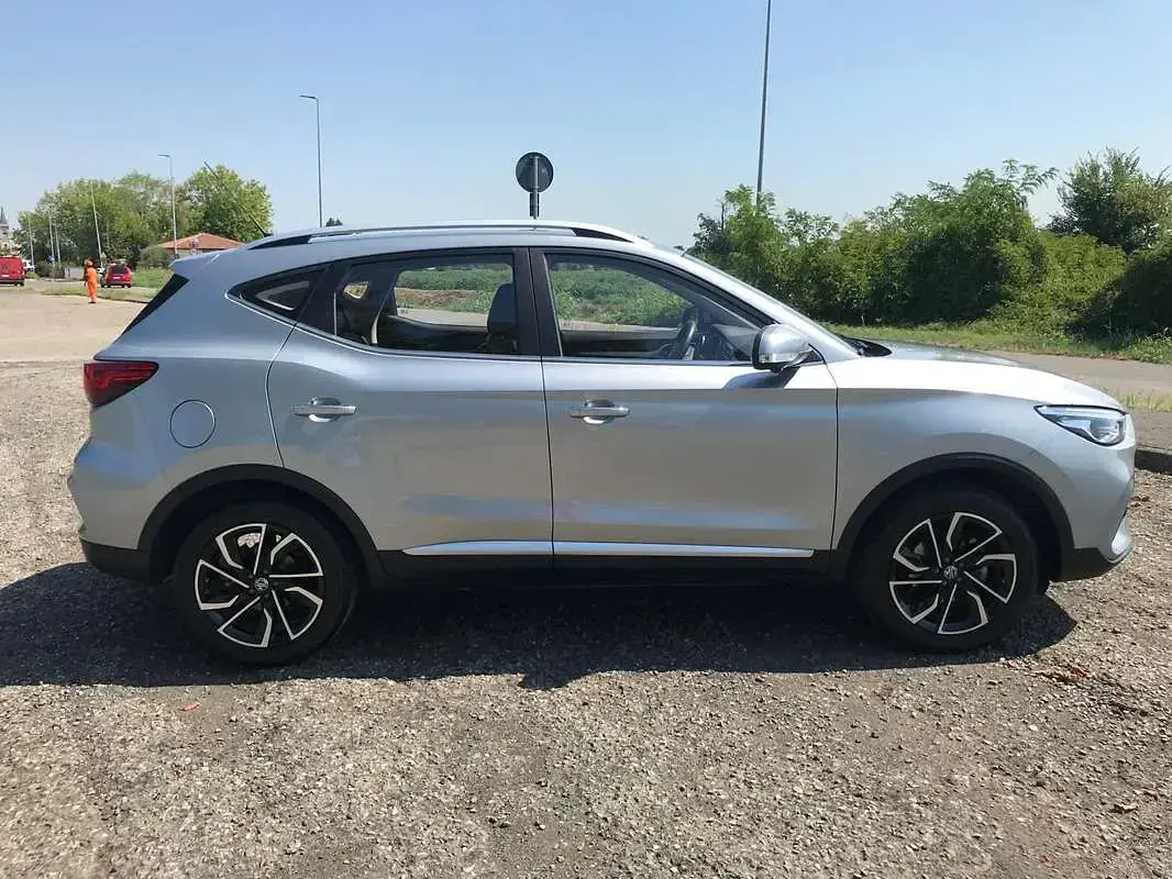 Usata MG ZS Luxury 106 CV (77 kW) 2023 Argento SUV