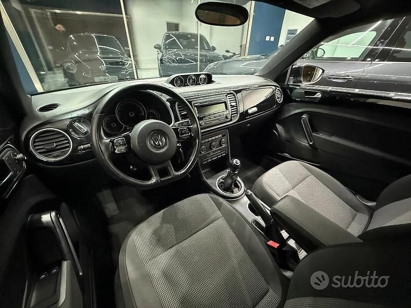 Usata VW Beetle 110 CV (80 kW) 2016 Nero Utilitaria