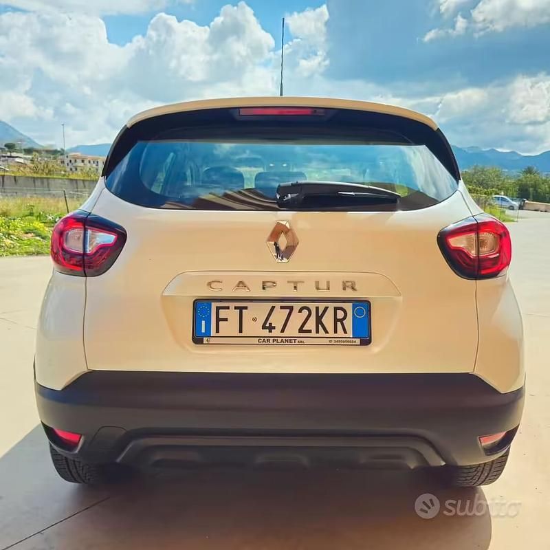 Usata Renault Captur Zen 90 CV (66 kW) 2018 Bianco SUV