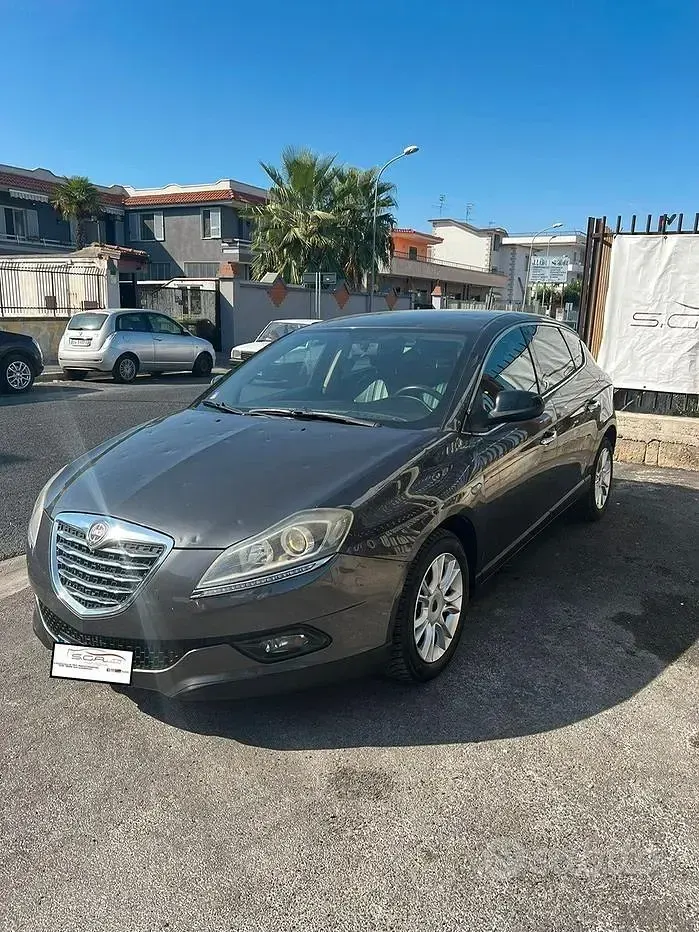 Usata Lancia Delta Gold 120 CV (88 kW) 2013 Grigio Utilitaria