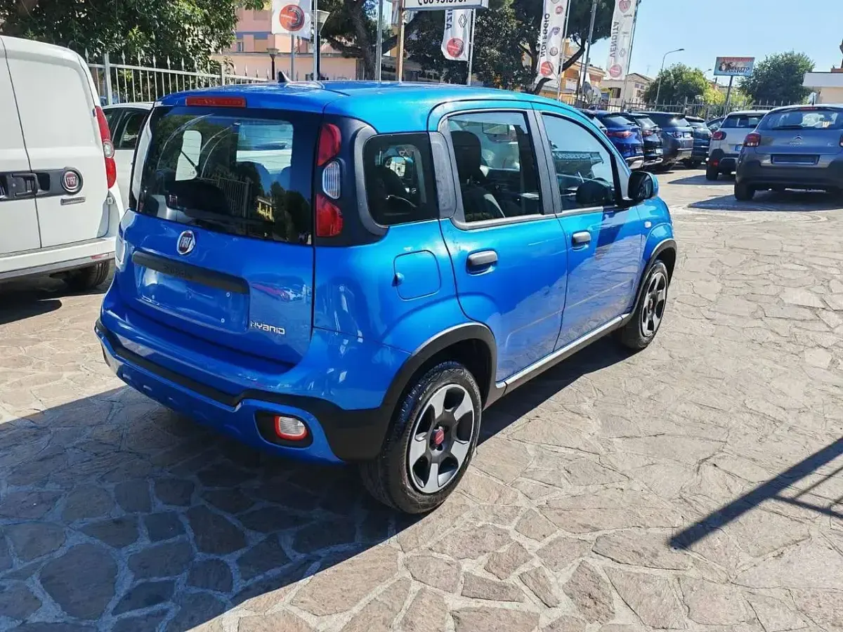 Usata Fiat Panda Cross Cross 69 CV (50 kW) 2022 Blu/azzurro Utilitaria
