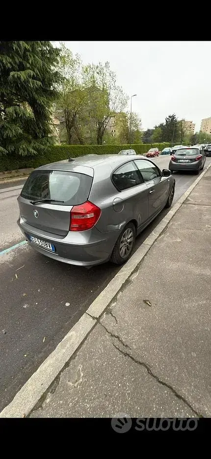 Usata BMW 116 122 CV (89 kW) 2010 Grigio Utilitaria